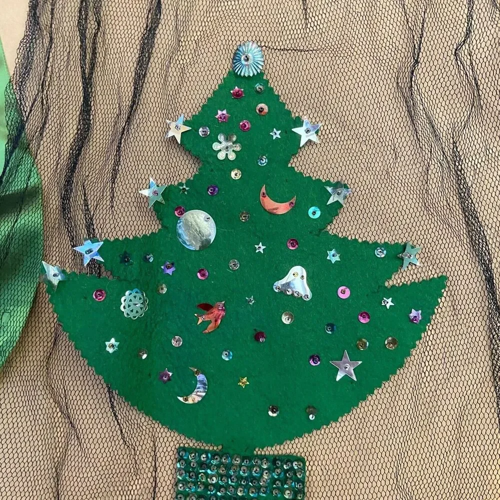 #5996 Christmas apron with Christmas tree on front